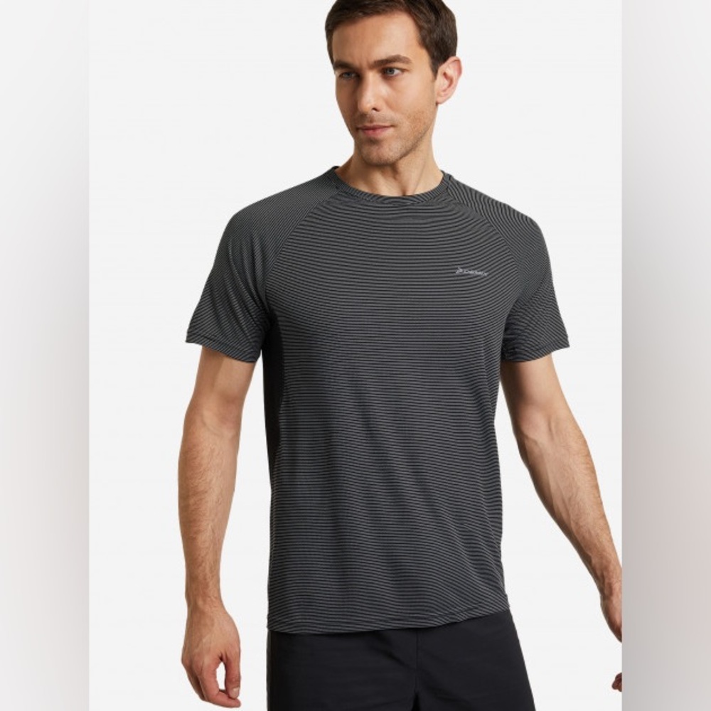 Sweat wicking running tshirt size medium 06-57